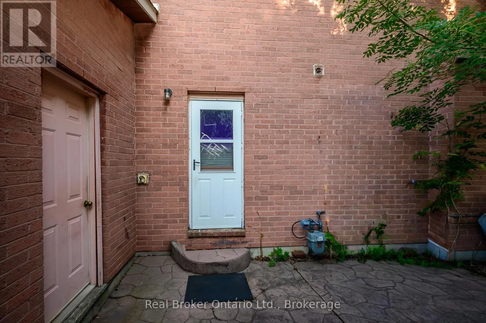 10 JEANETTE AVENUE