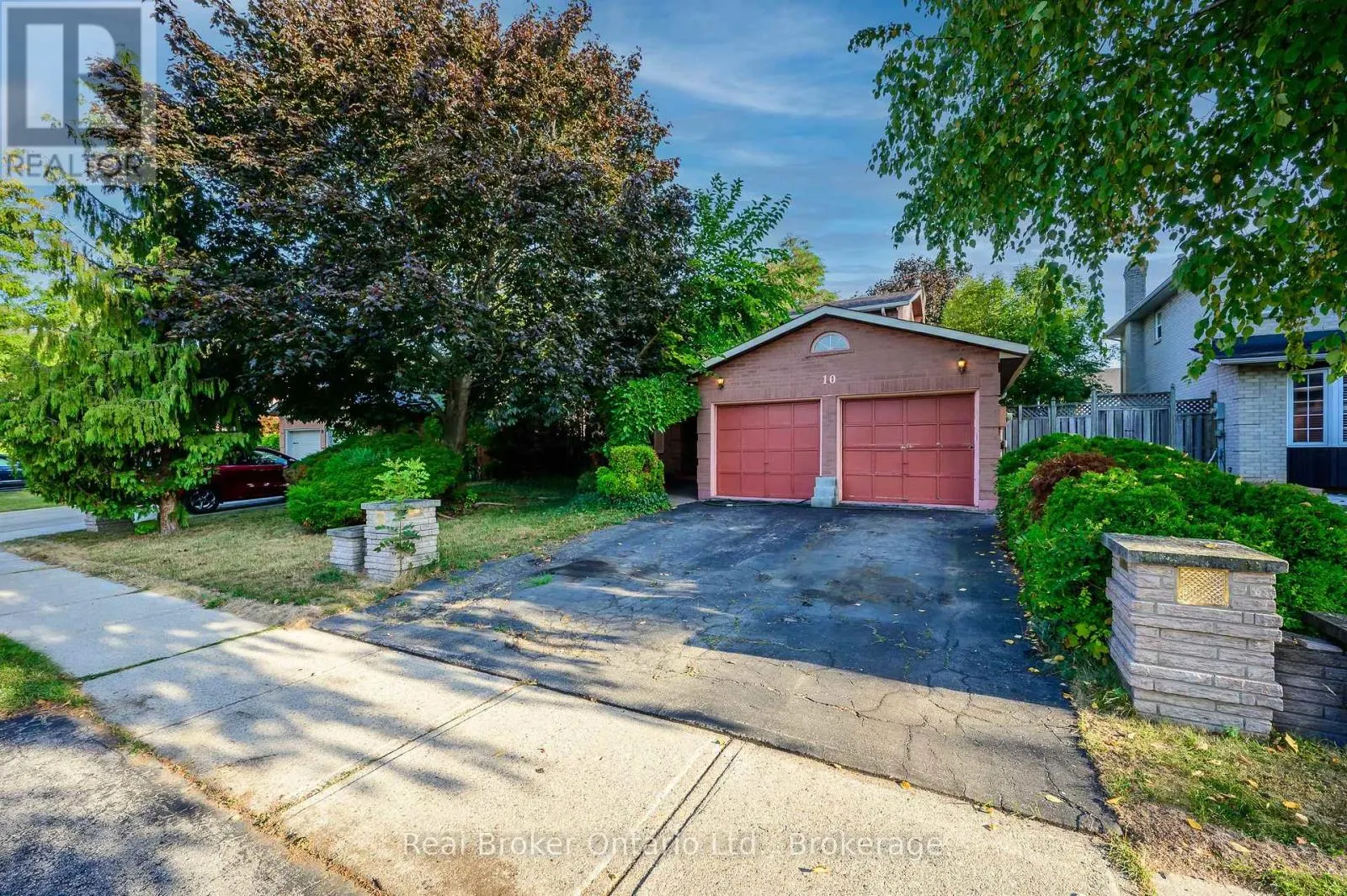 10 JEANETTE AVENUE