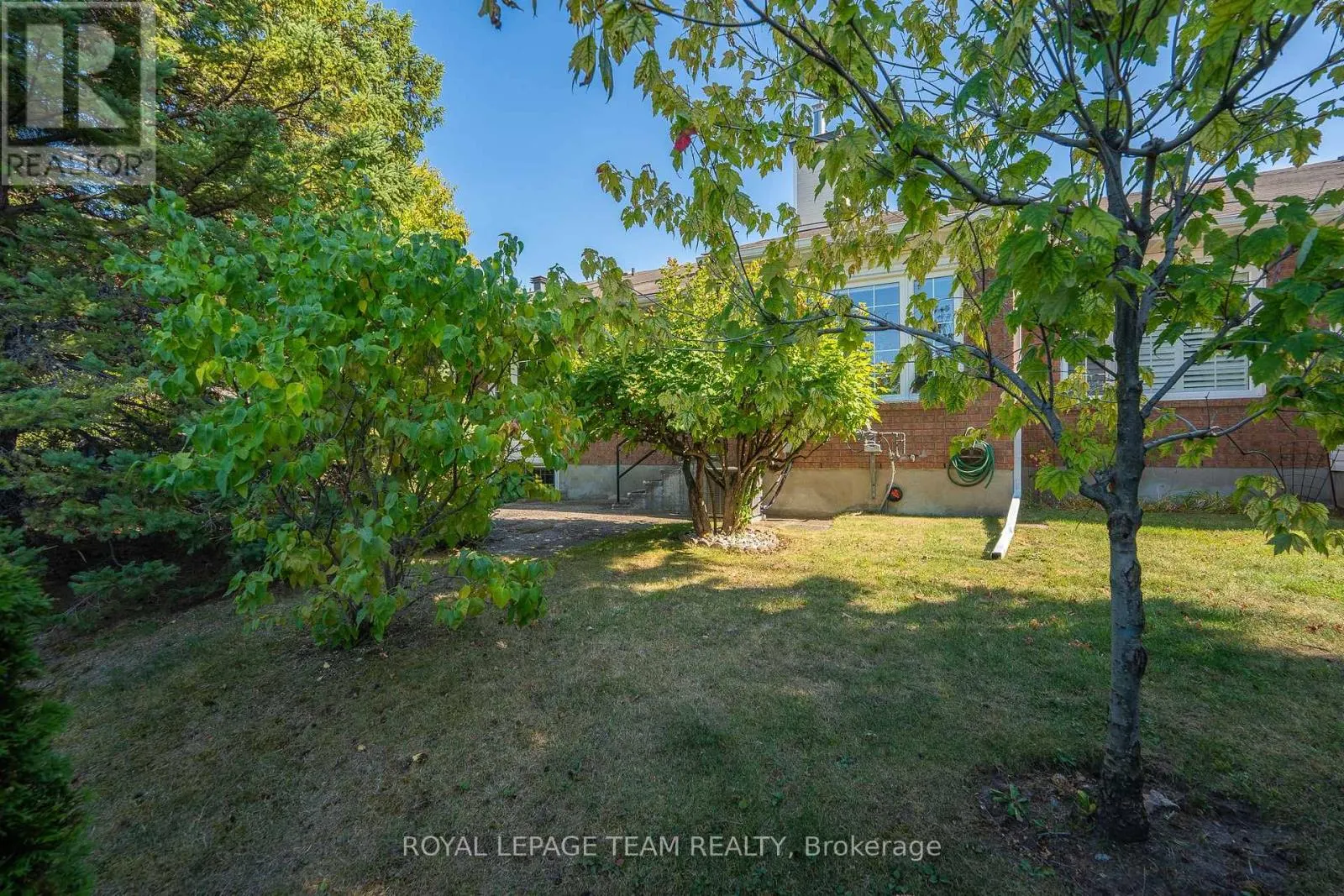 16 OYSTER BAY COURT
