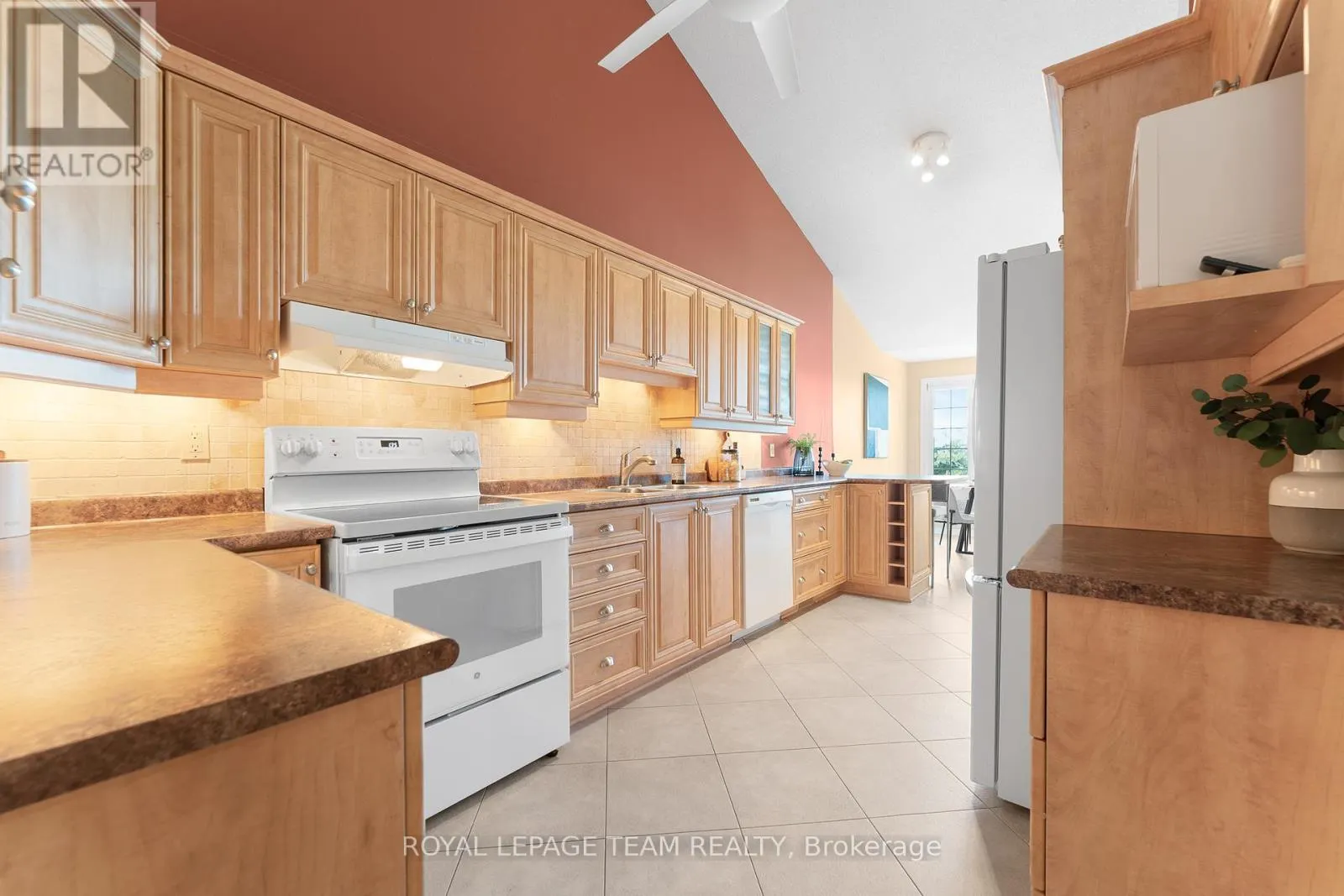 16 OYSTER BAY COURT