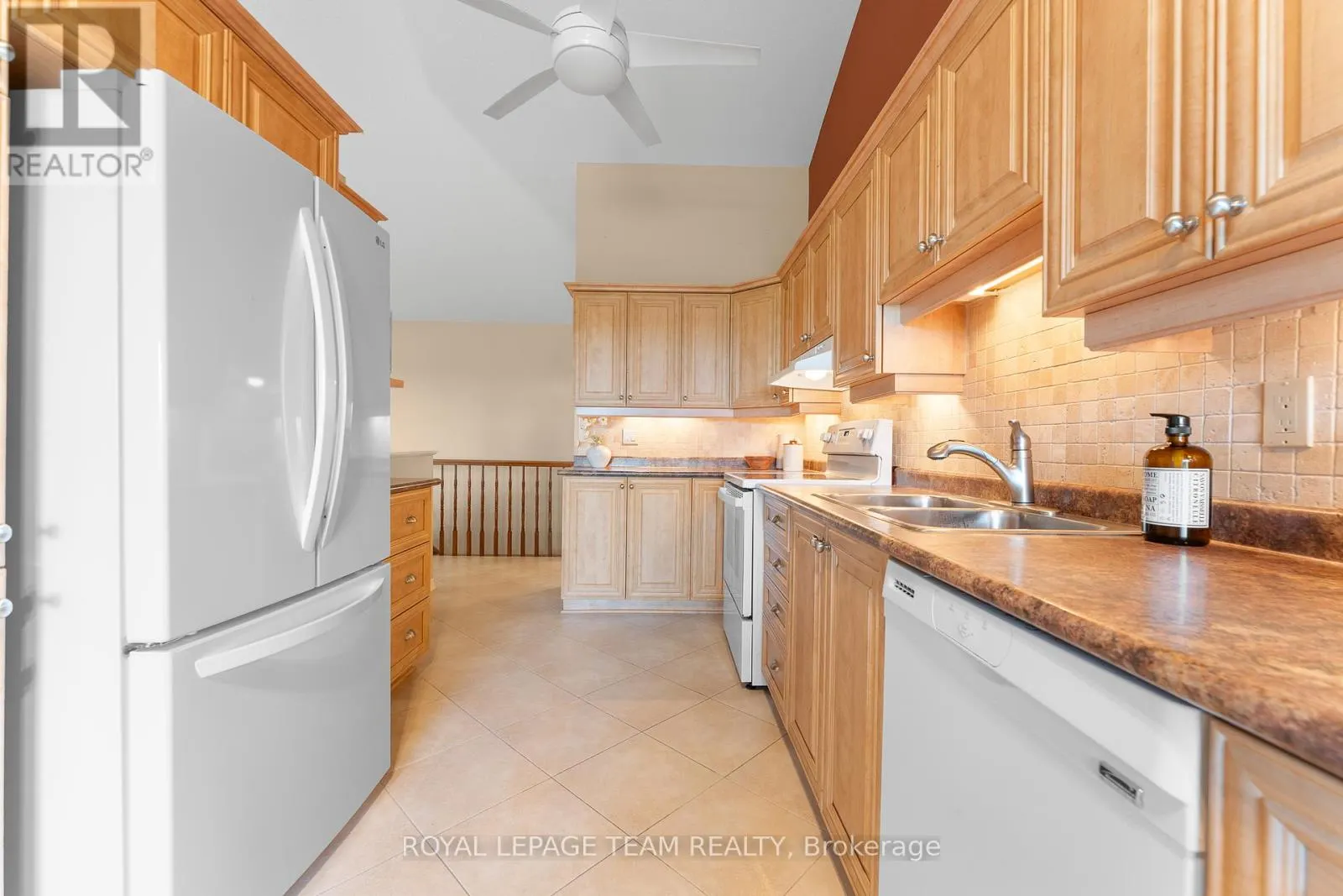 16 OYSTER BAY COURT