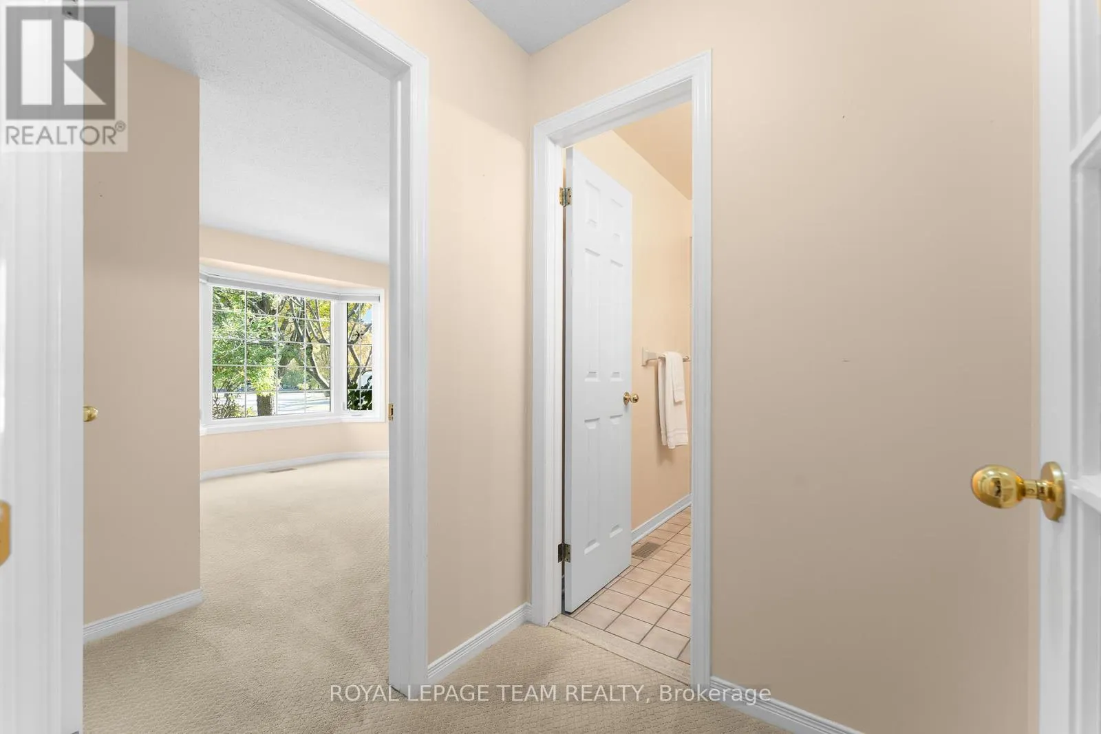 16 OYSTER BAY COURT