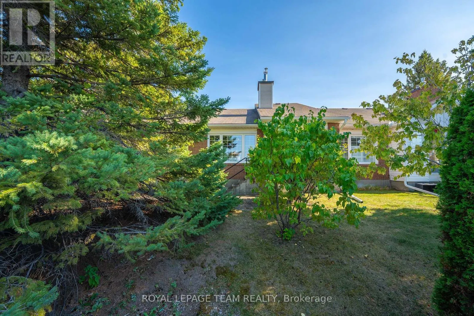 16 OYSTER BAY COURT