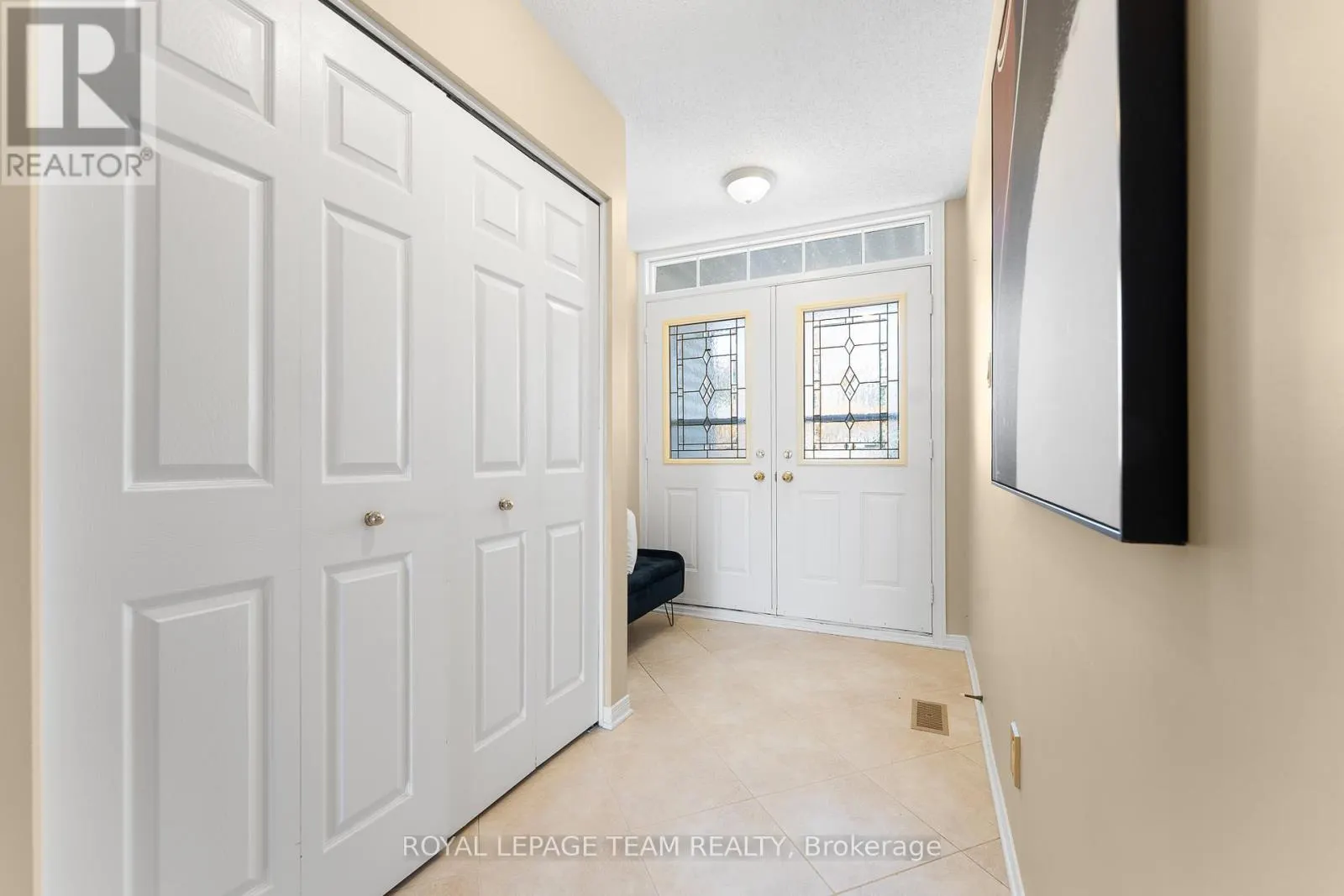 16 OYSTER BAY COURT