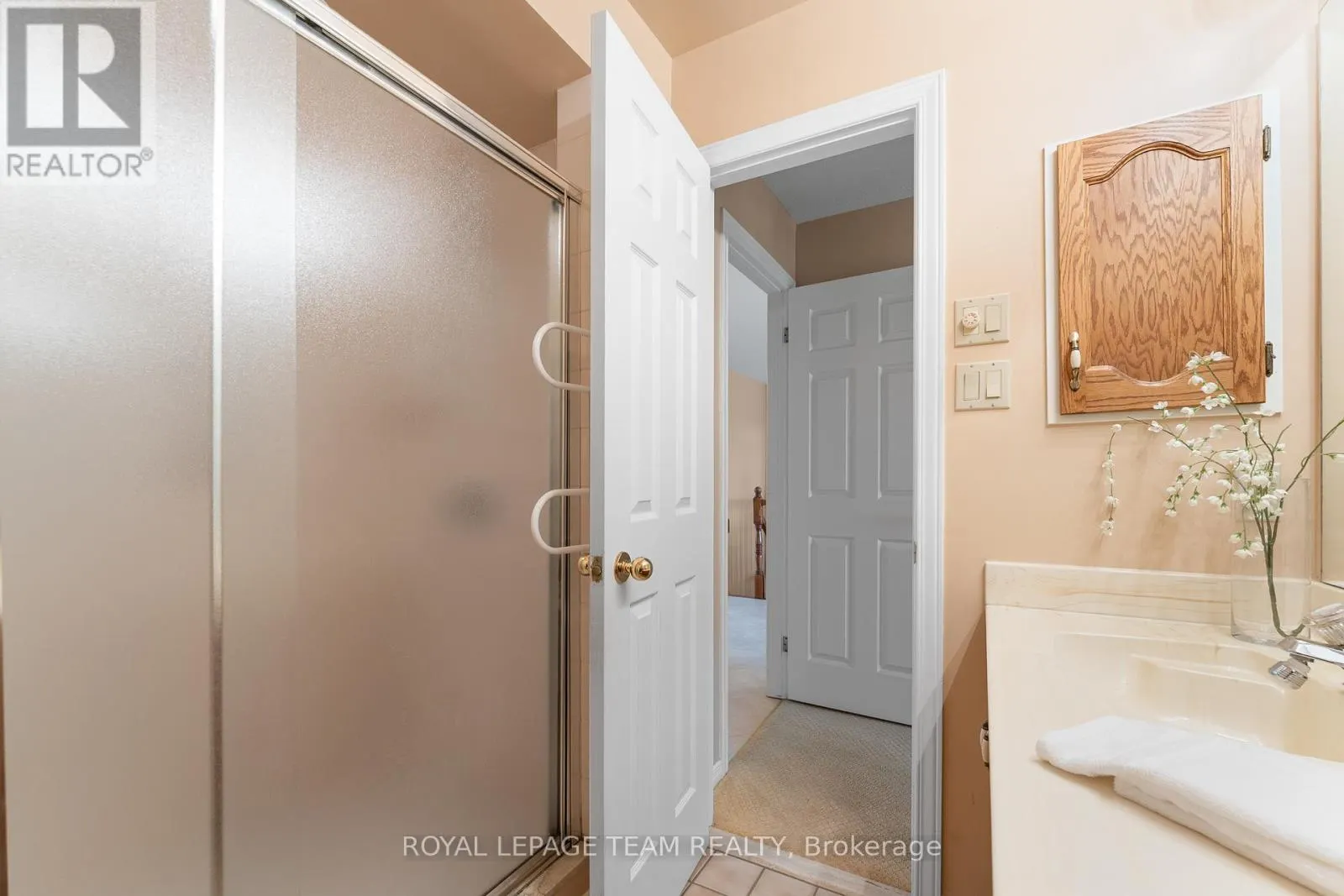 16 OYSTER BAY COURT