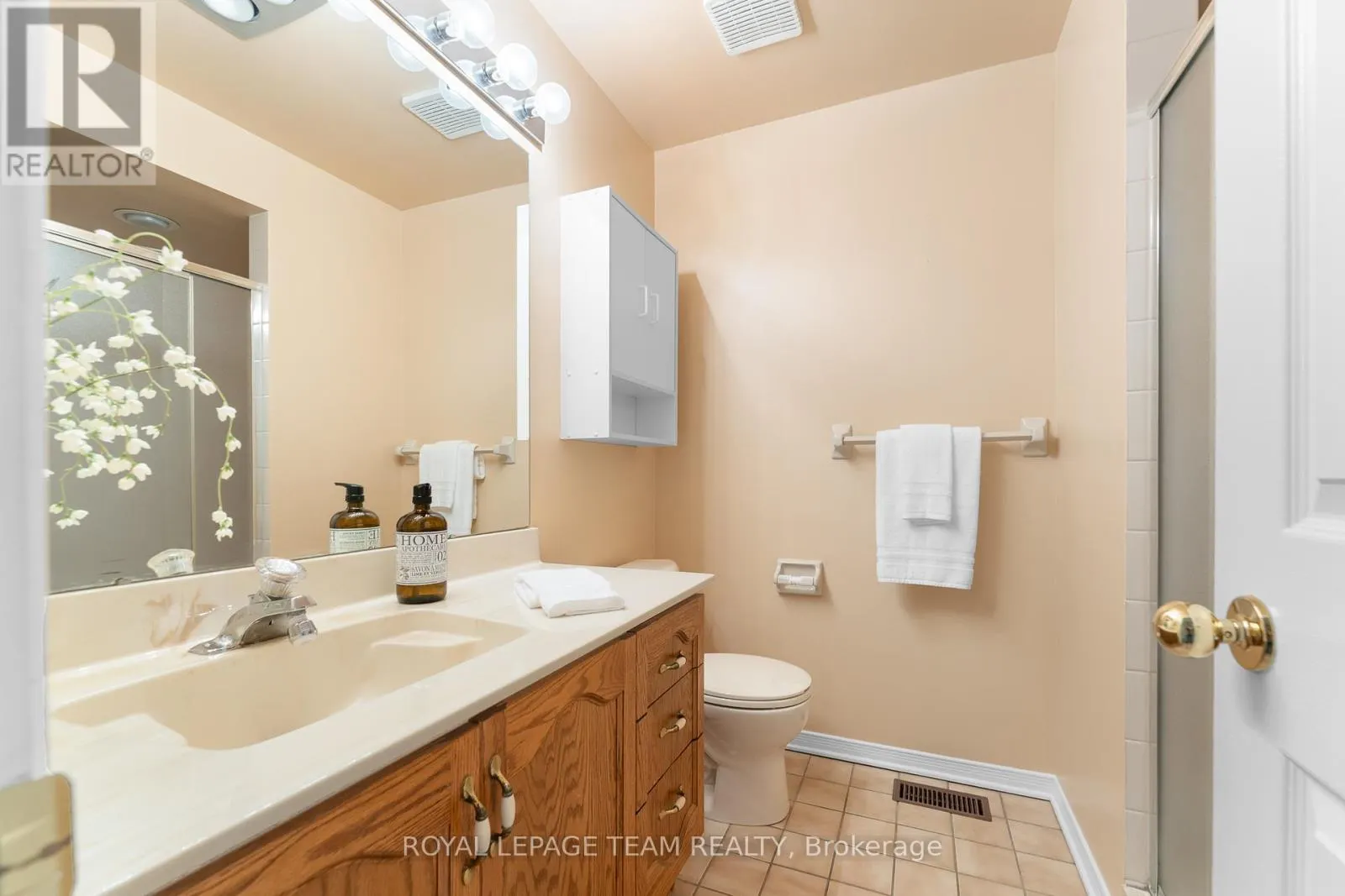 16 OYSTER BAY COURT