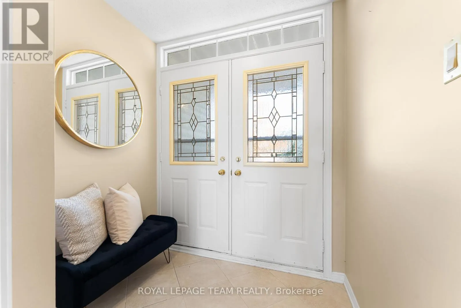 16 OYSTER BAY COURT