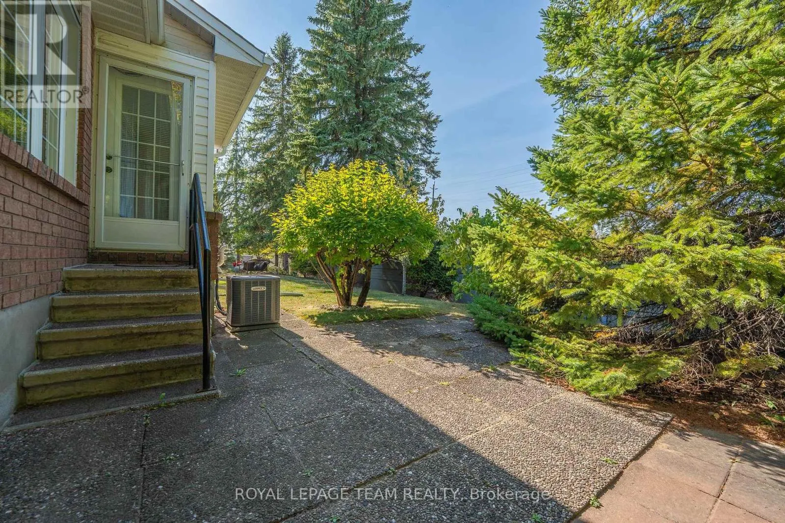 16 OYSTER BAY COURT