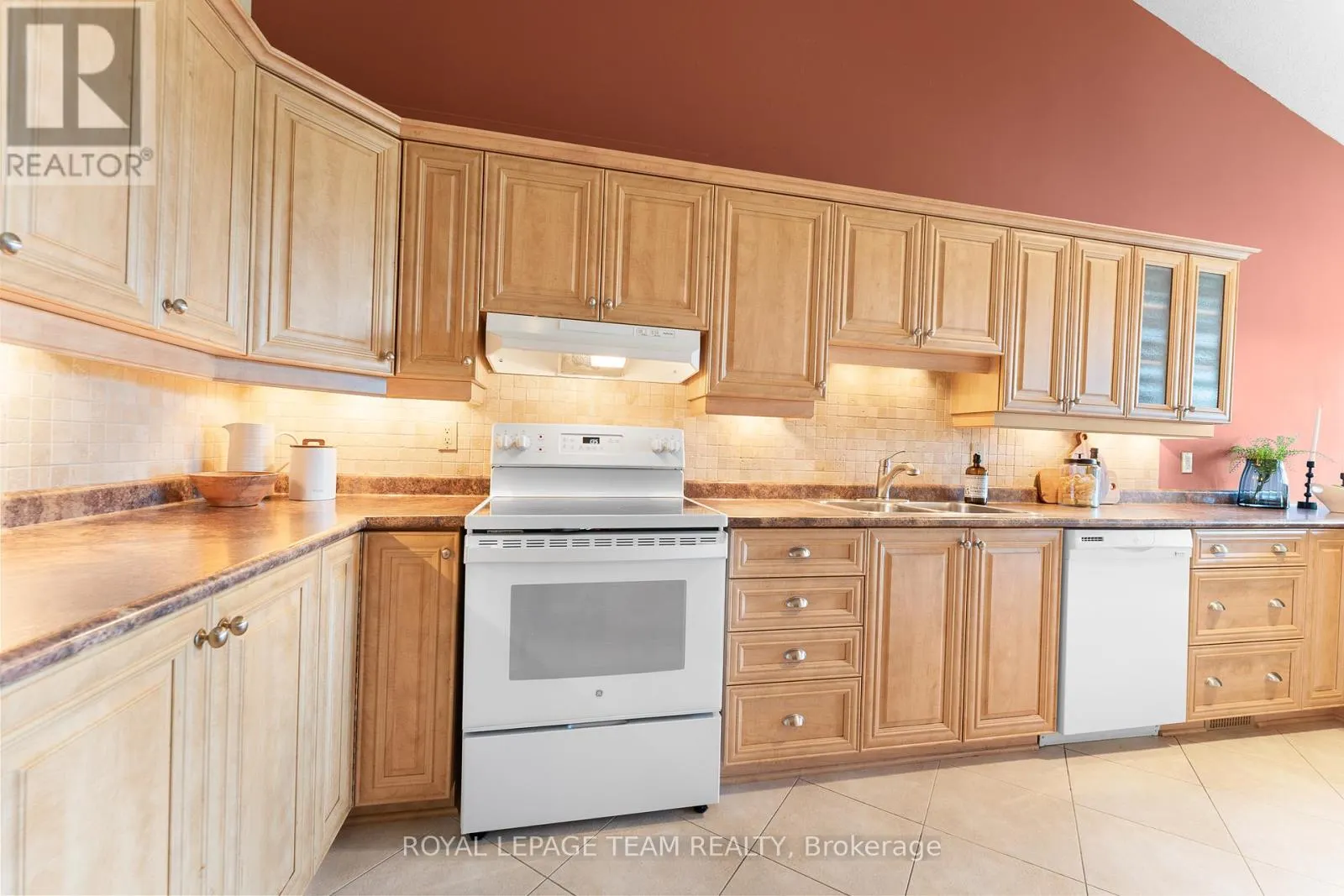 16 OYSTER BAY COURT
