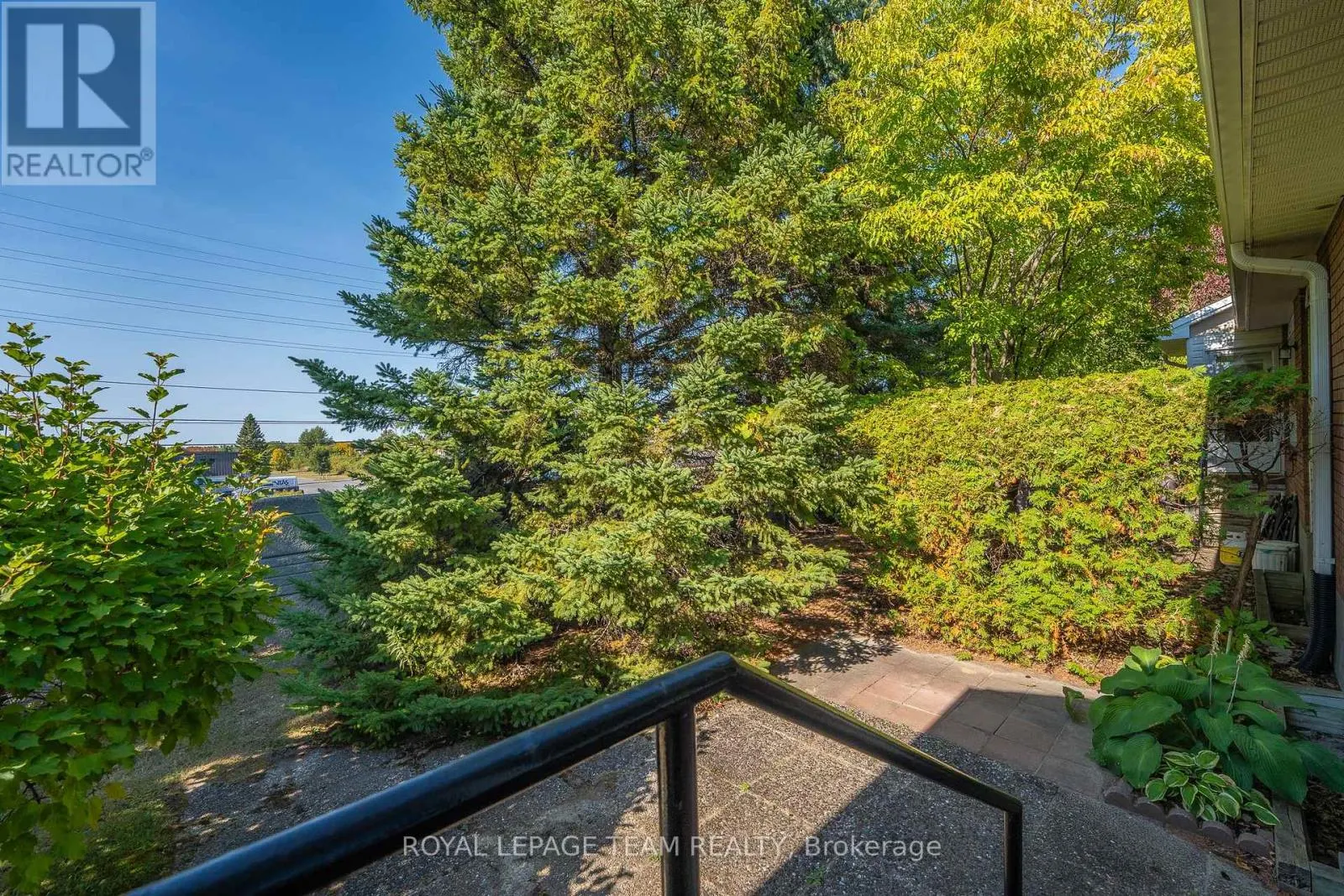 16 OYSTER BAY COURT