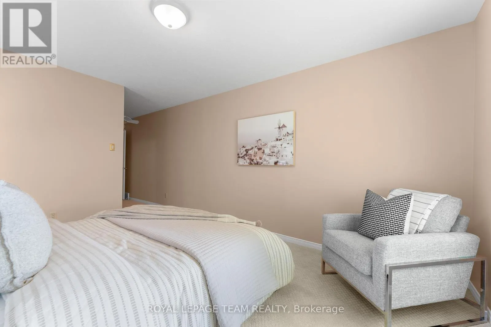 16 OYSTER BAY COURT