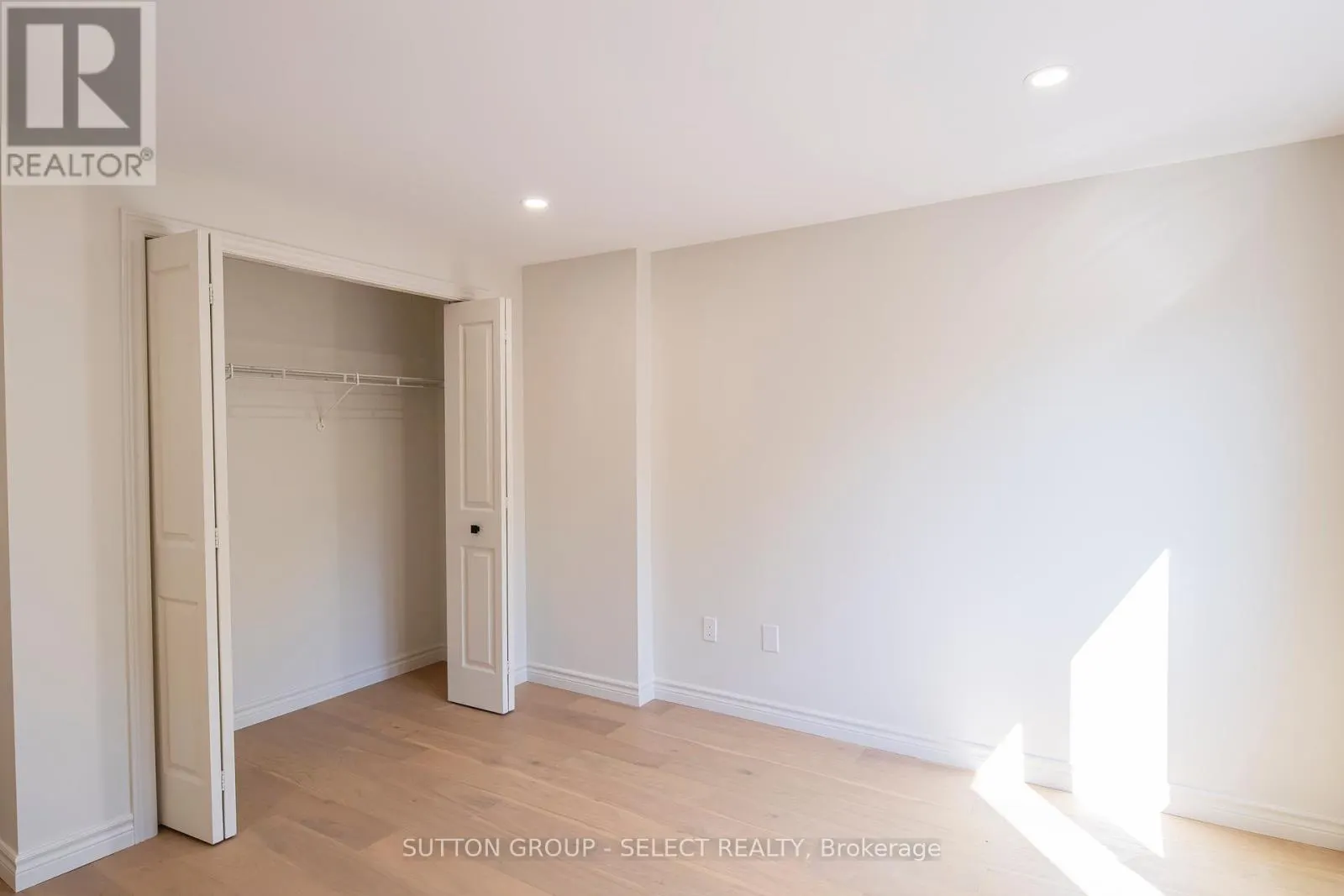 3 - 70 SUNNYSIDE DRIVE, #3