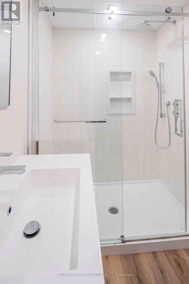 3 - 70 SUNNYSIDE DRIVE, #3
