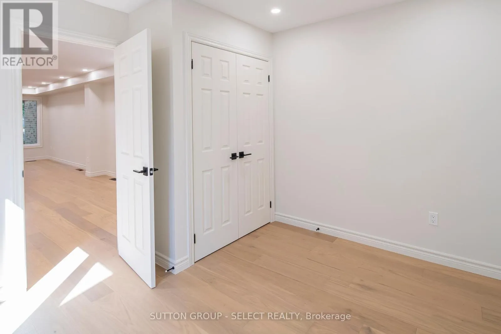 3 - 70 SUNNYSIDE DRIVE, #3
