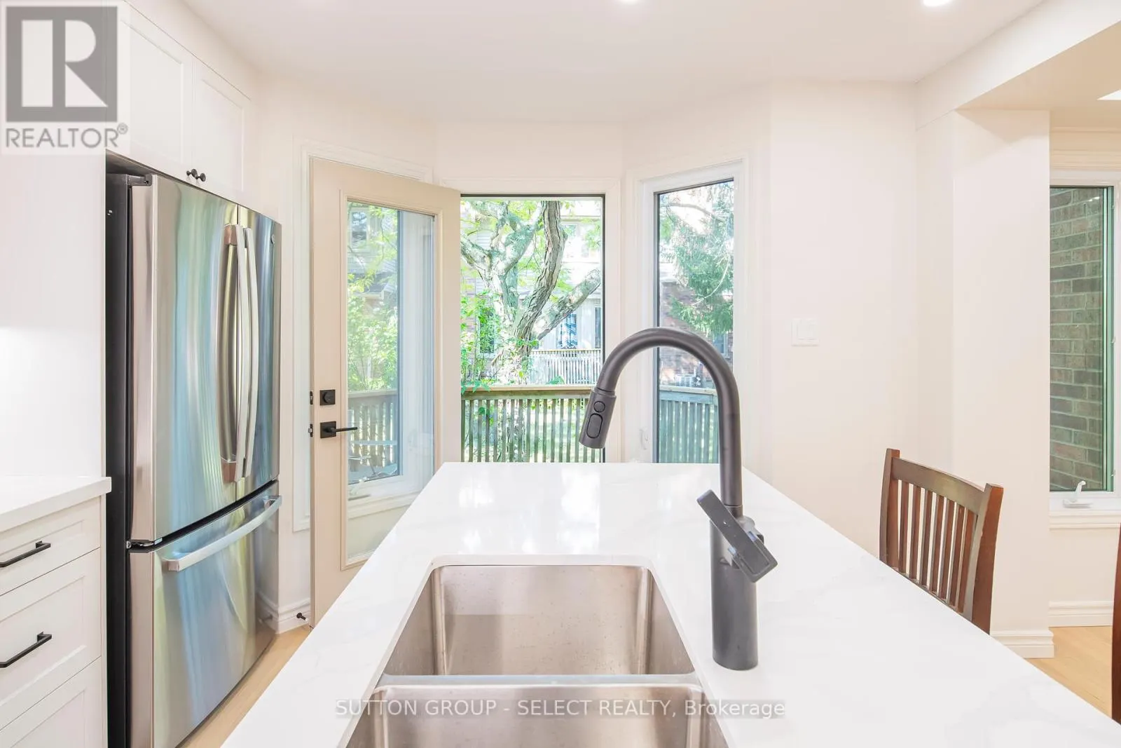 3 - 70 SUNNYSIDE DRIVE, #3