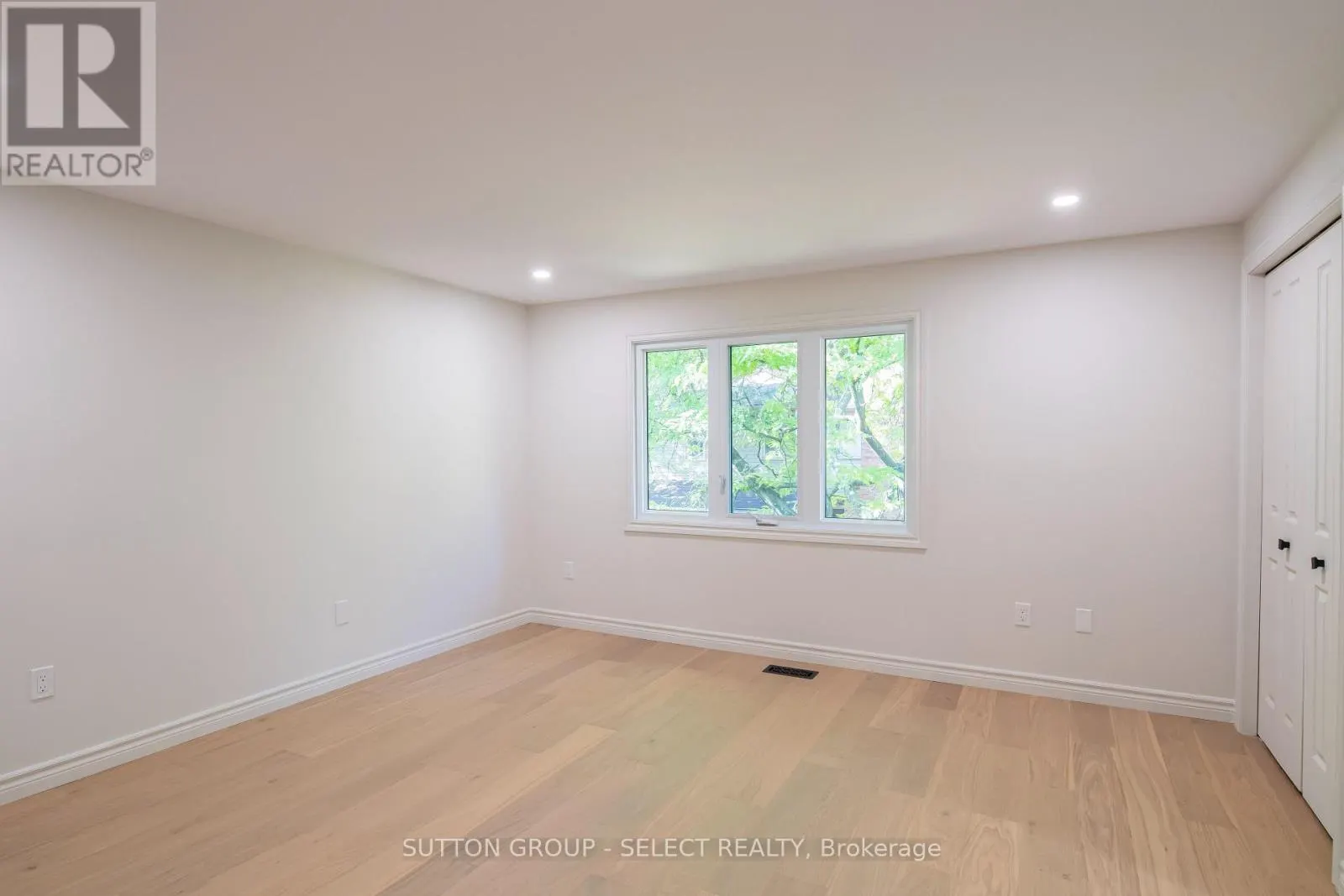 3 - 70 SUNNYSIDE DRIVE, #3