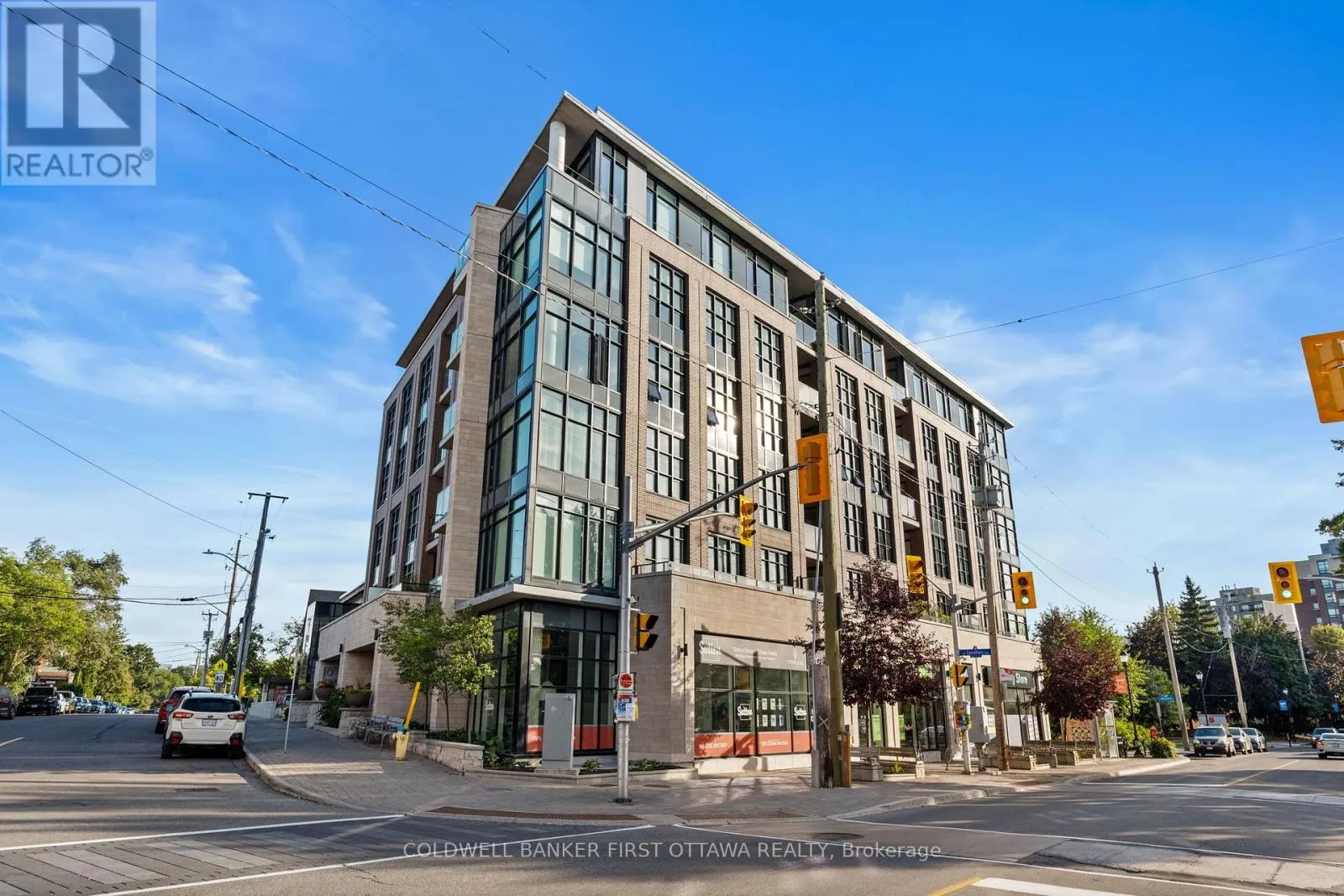 303 - 10 ROSEMOUNT AVENUE