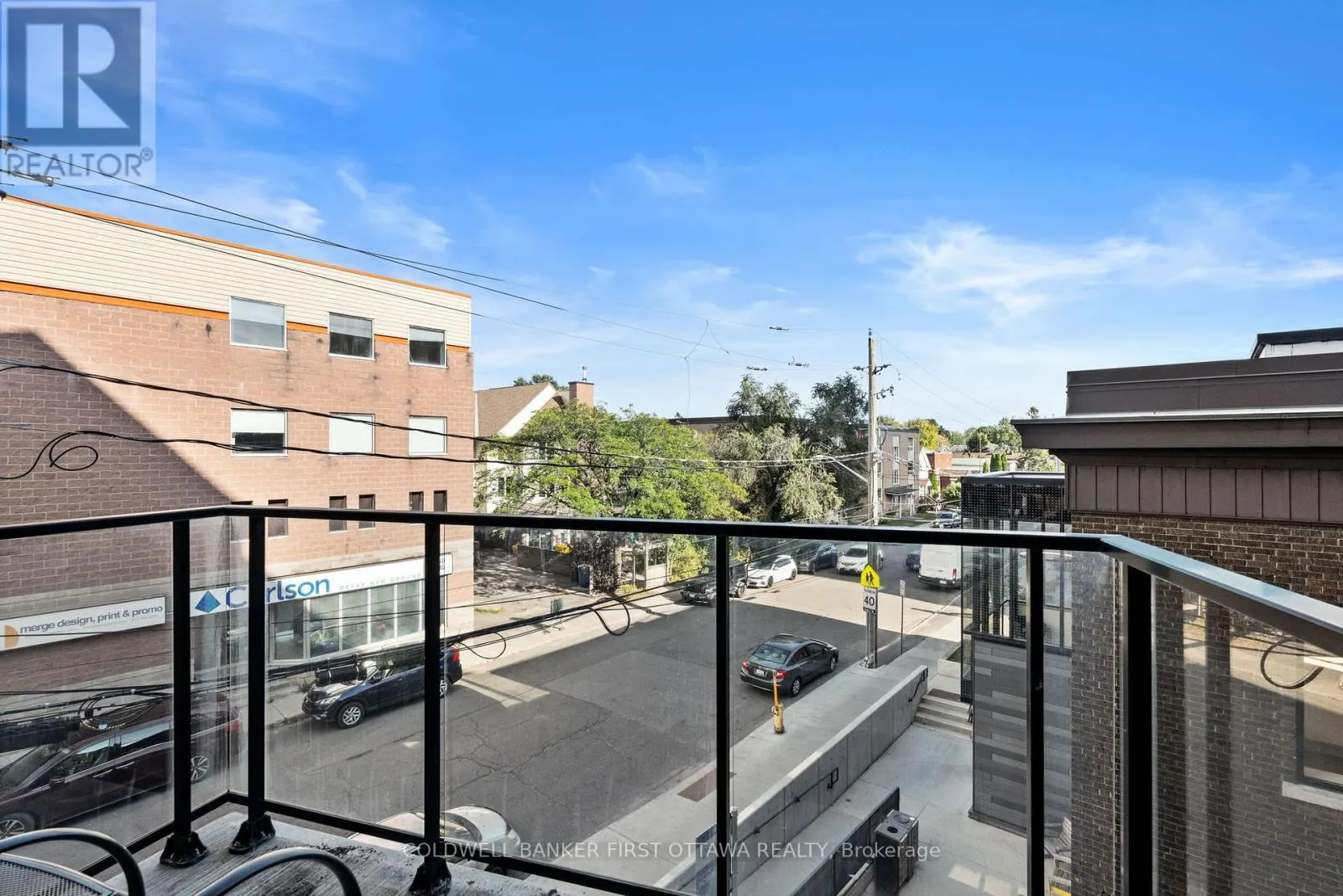 303 - 10 ROSEMOUNT AVENUE