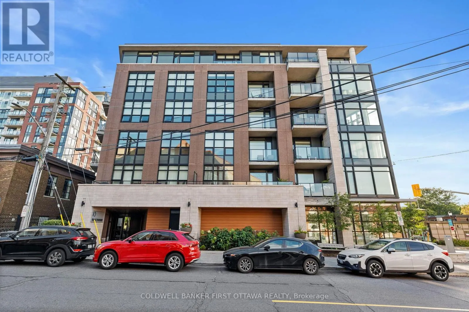 303 - 10 ROSEMOUNT AVENUE