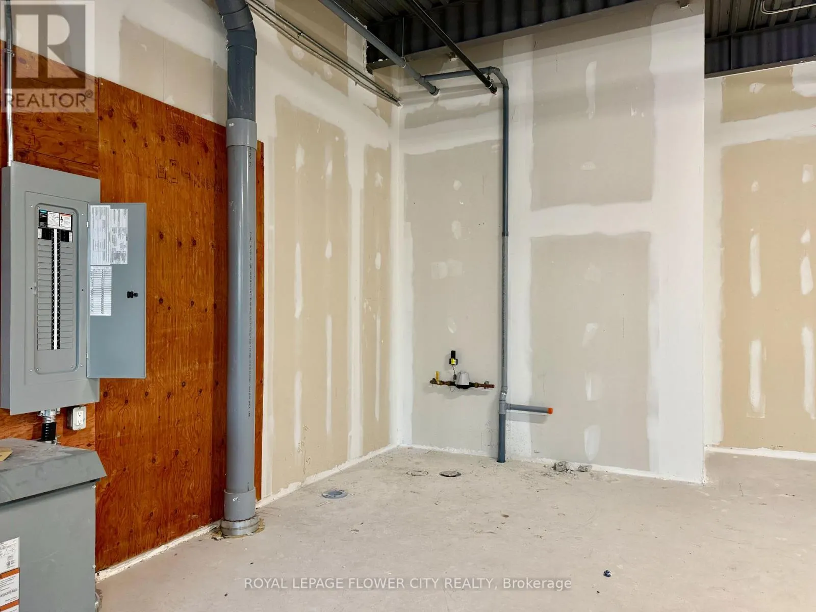 207 - 1038 GARNER ROAD W