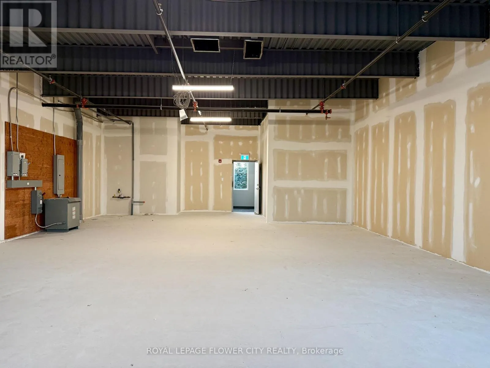 207 - 1038 GARNER ROAD W
