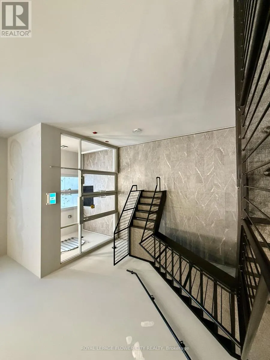 207 - 1038 GARNER ROAD W