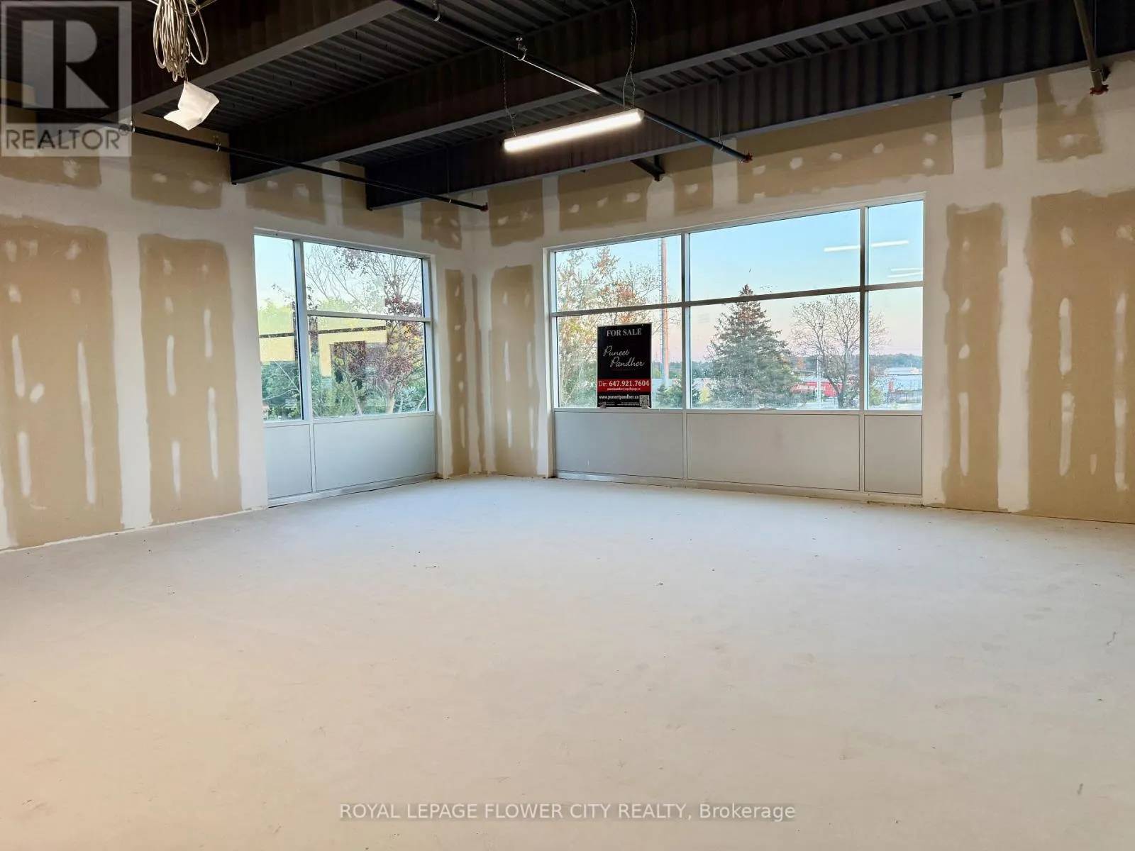 207 - 1038 GARNER ROAD W