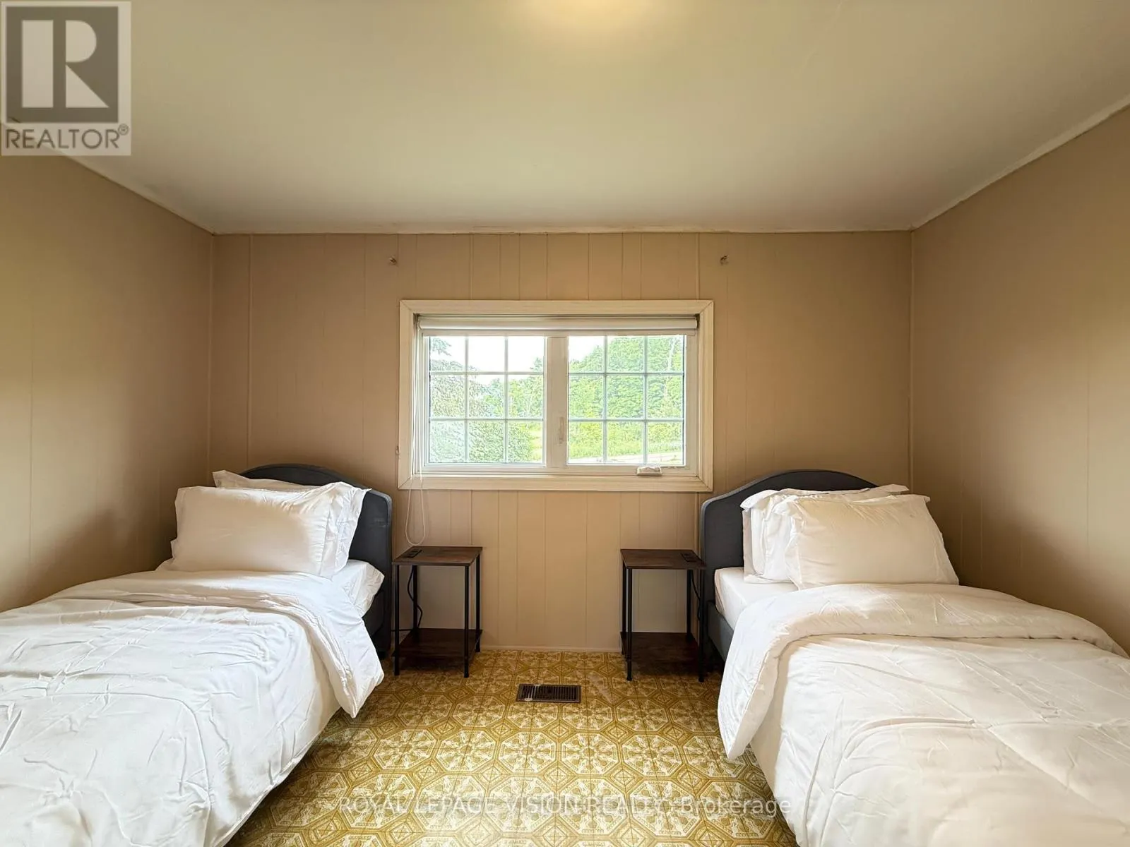 1304 HUNT CLUB ROAD