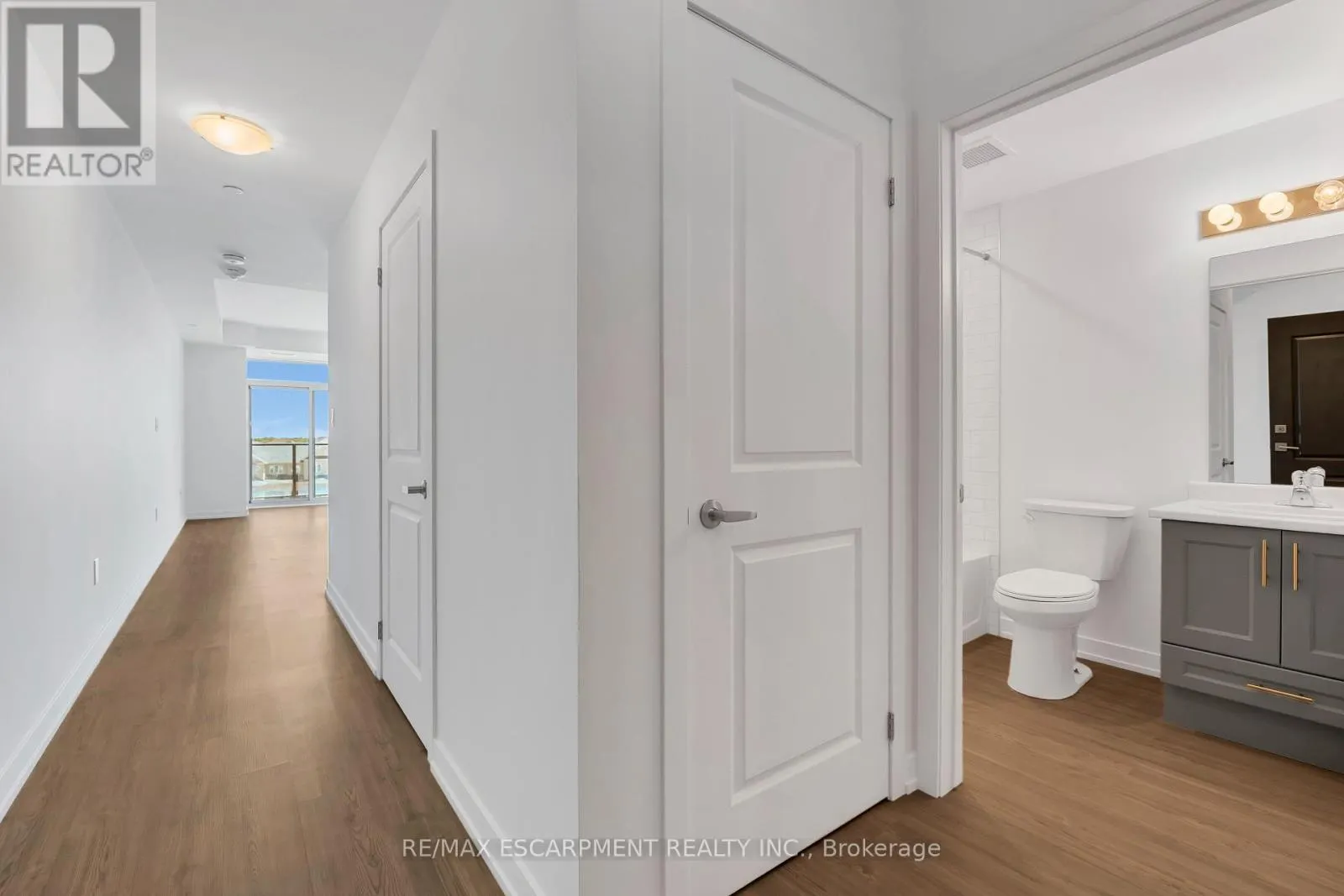 319 - 450 DUNDAS STREET
