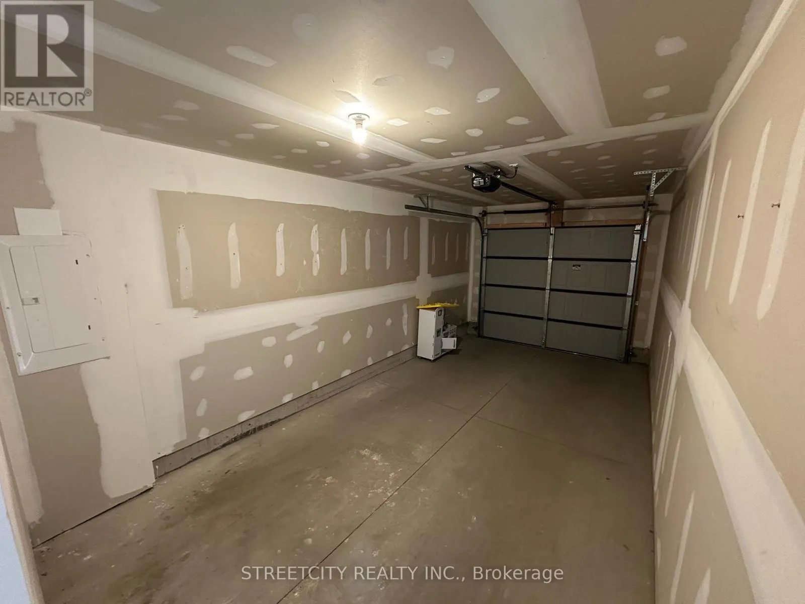 29 - 177 EDGEVALLEY ROAD, #29