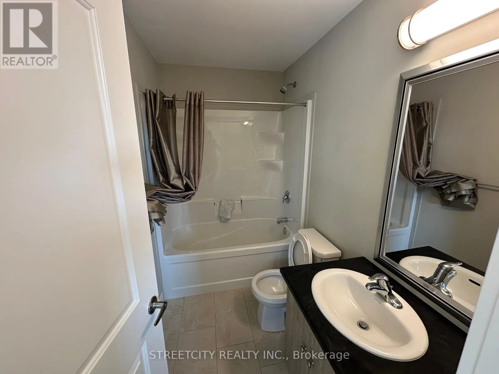29 - 177 EDGEVALLEY ROAD, #29