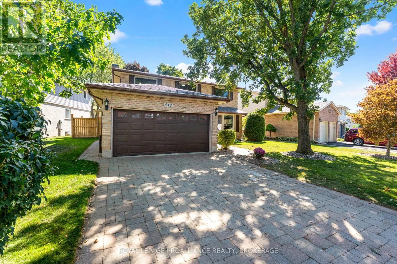 918 EDINBOROUGH CRESCENT