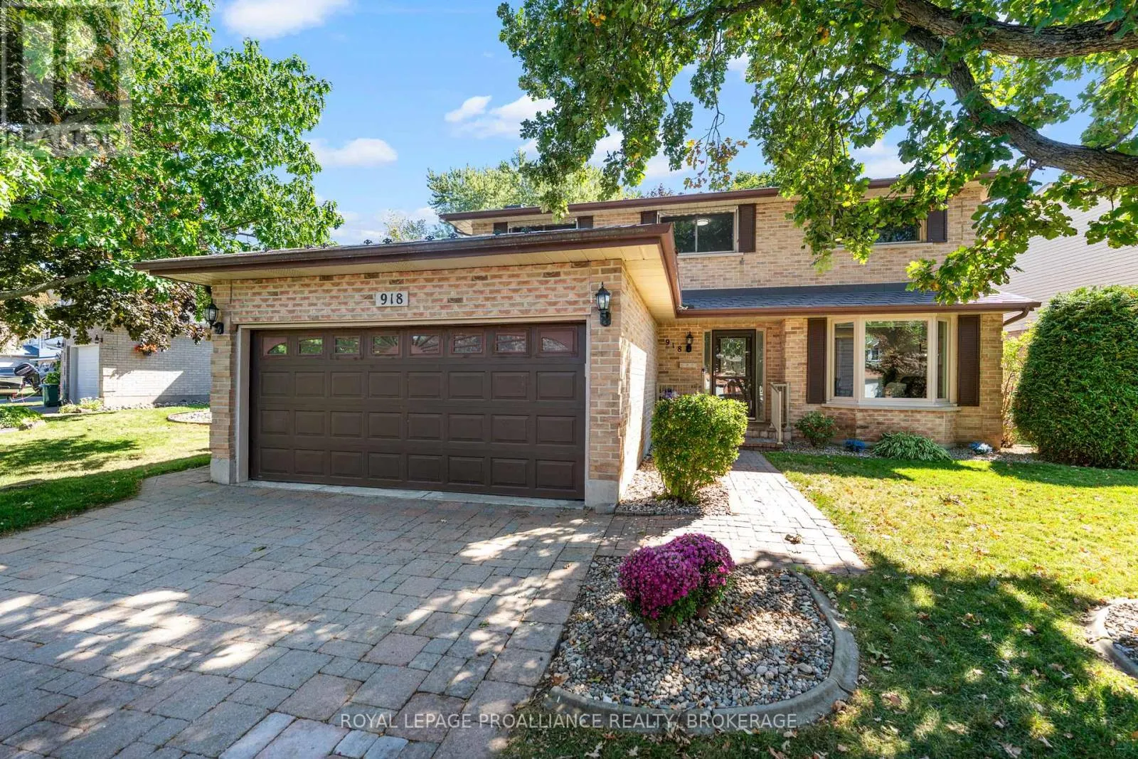 918 EDINBOROUGH CRESCENT