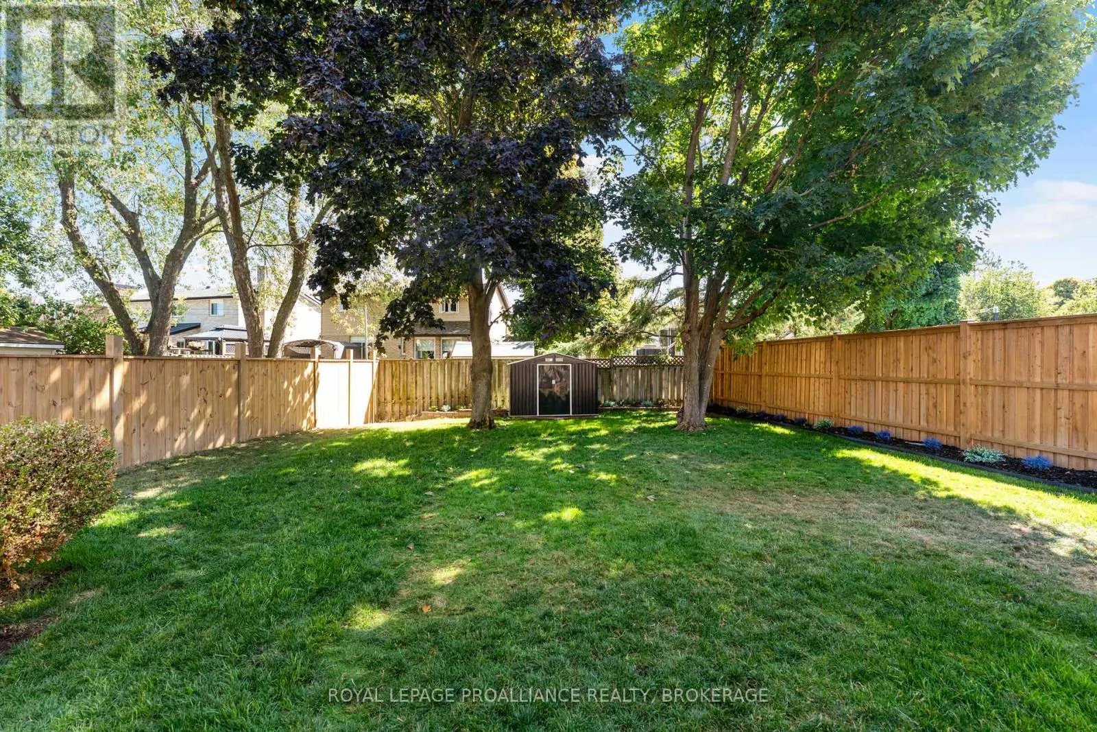 918 EDINBOROUGH CRESCENT