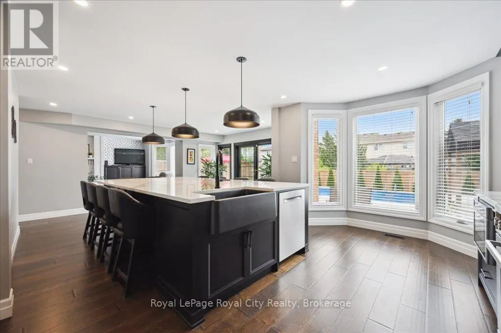 9 KORTRIGHT ROAD E