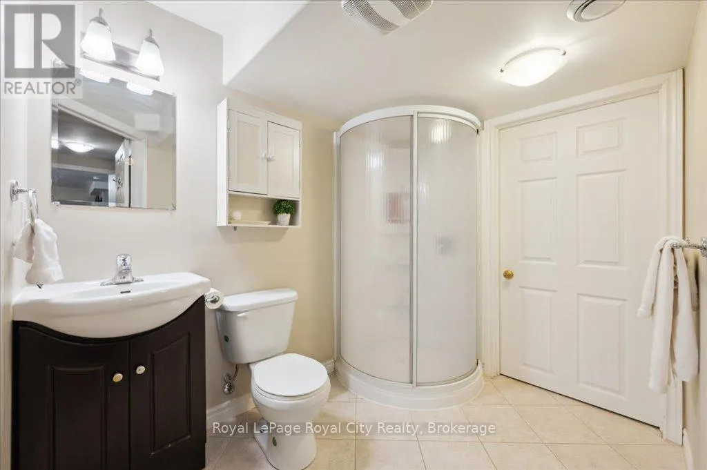 9 KORTRIGHT ROAD E
