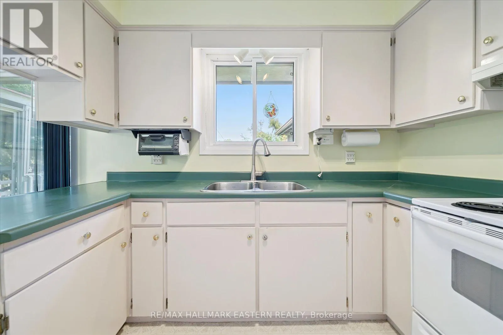 33 SPRINGBROOK DRIVE