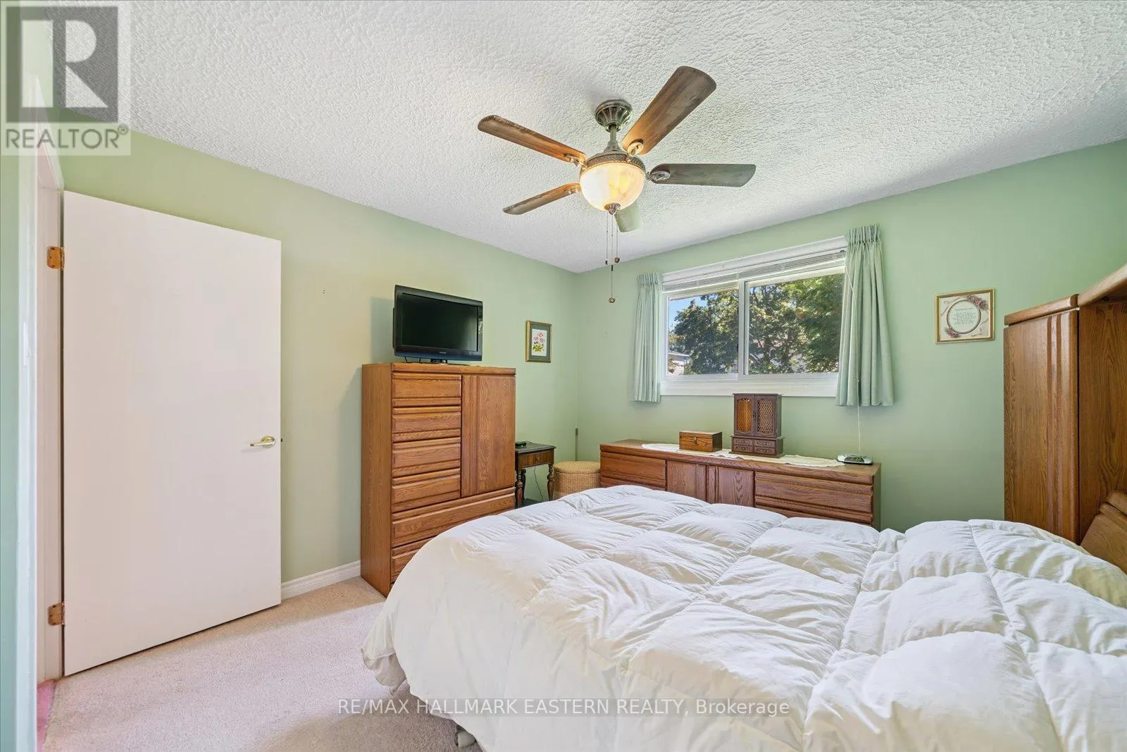 33 SPRINGBROOK DRIVE