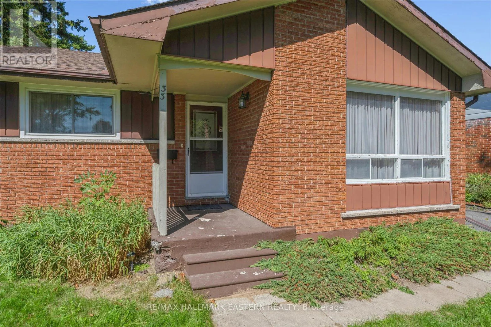 33 SPRINGBROOK DRIVE