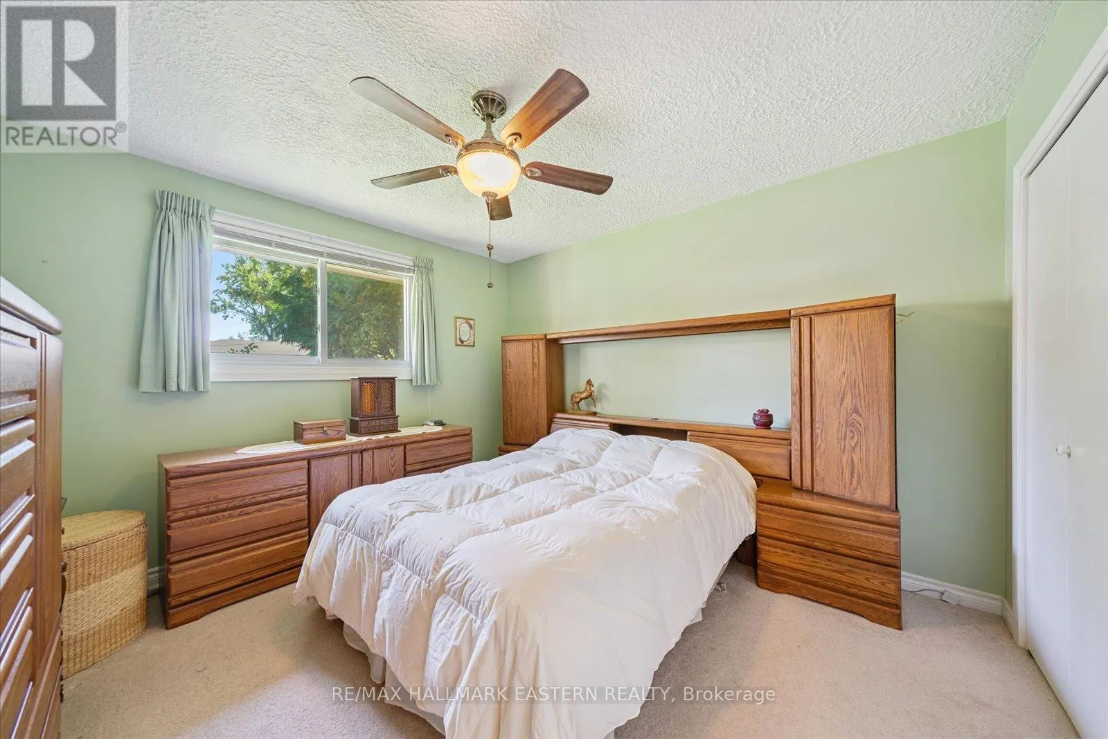 33 SPRINGBROOK DRIVE