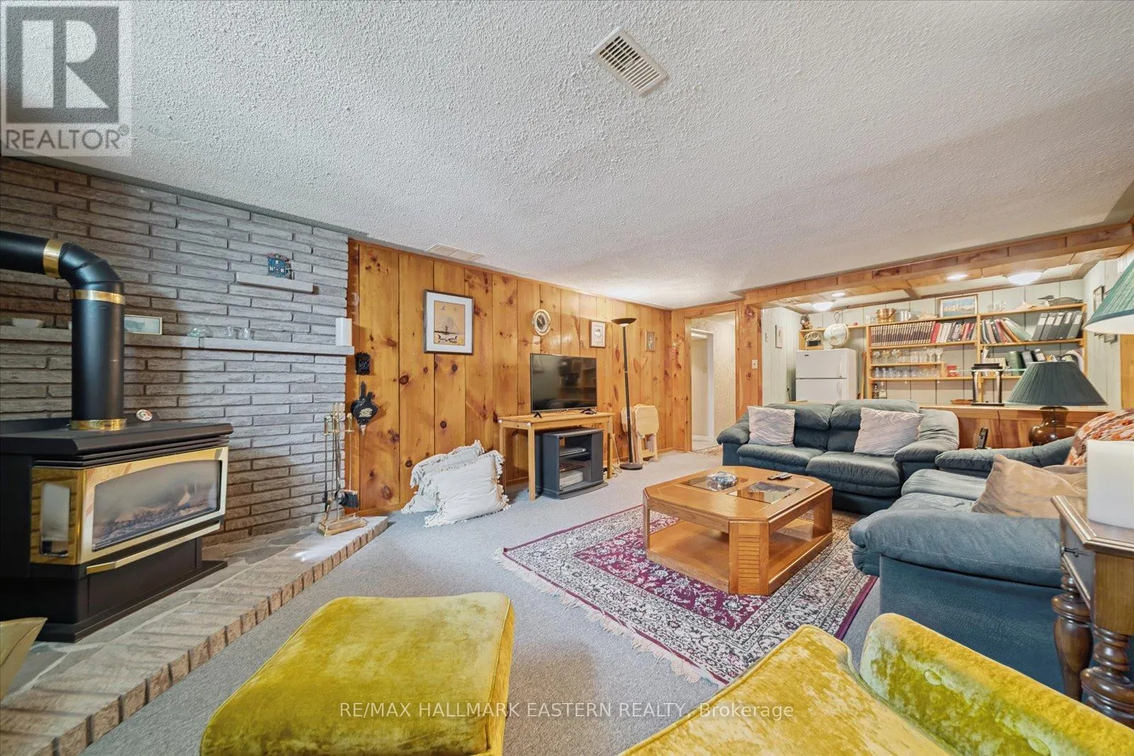 33 SPRINGBROOK DRIVE