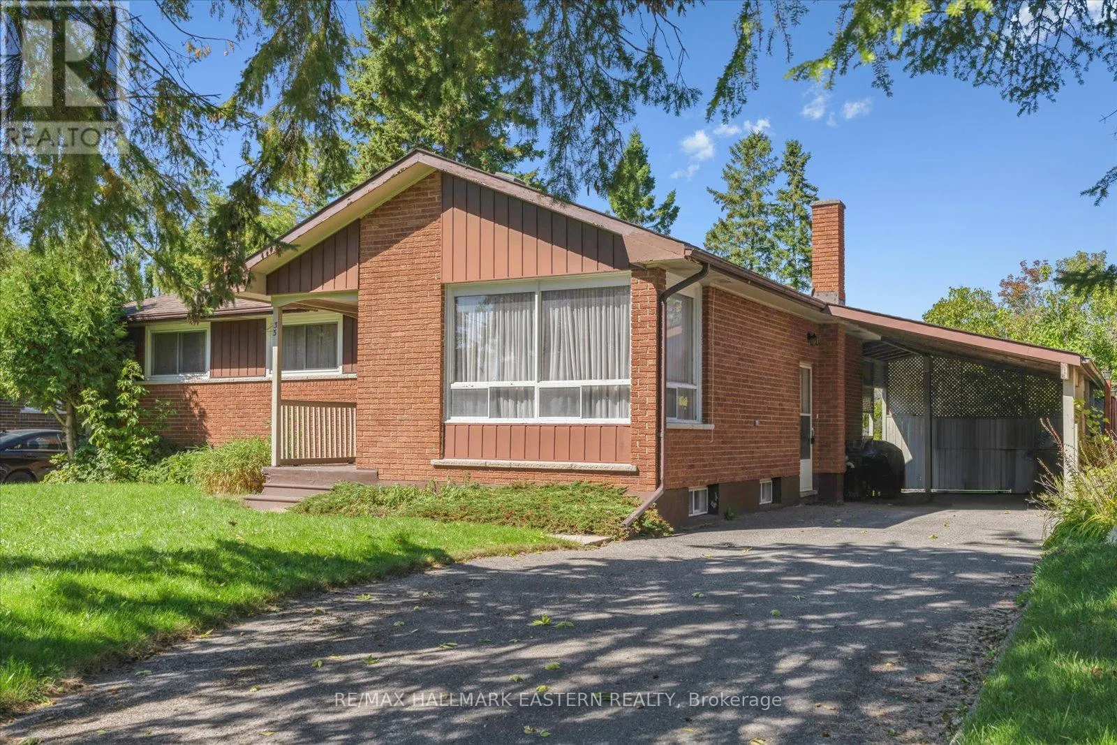 33 SPRINGBROOK DRIVE