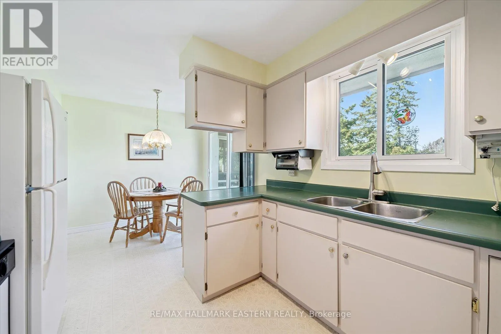 33 SPRINGBROOK DRIVE