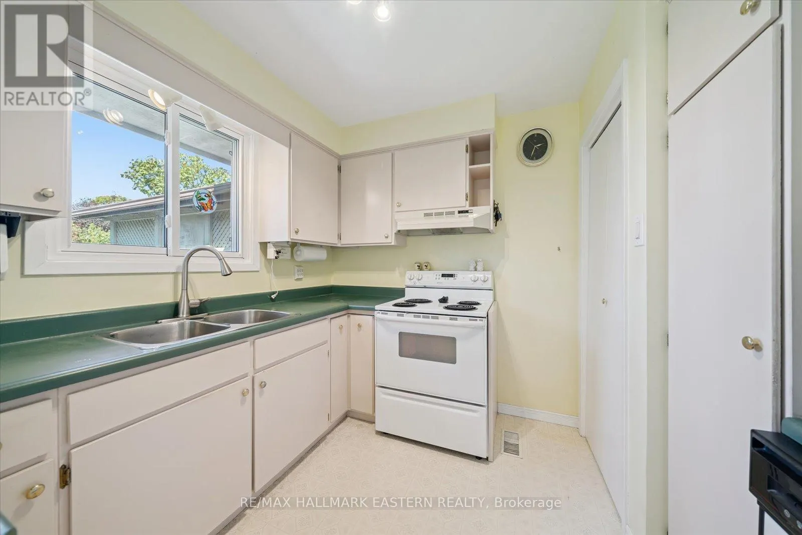 33 SPRINGBROOK DRIVE