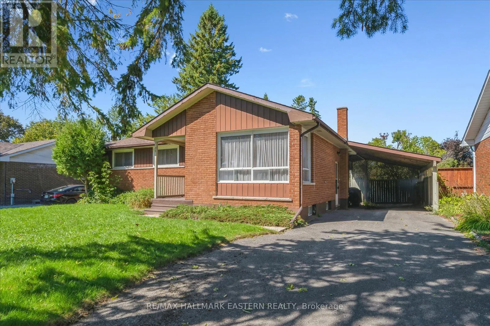 33 SPRINGBROOK DRIVE