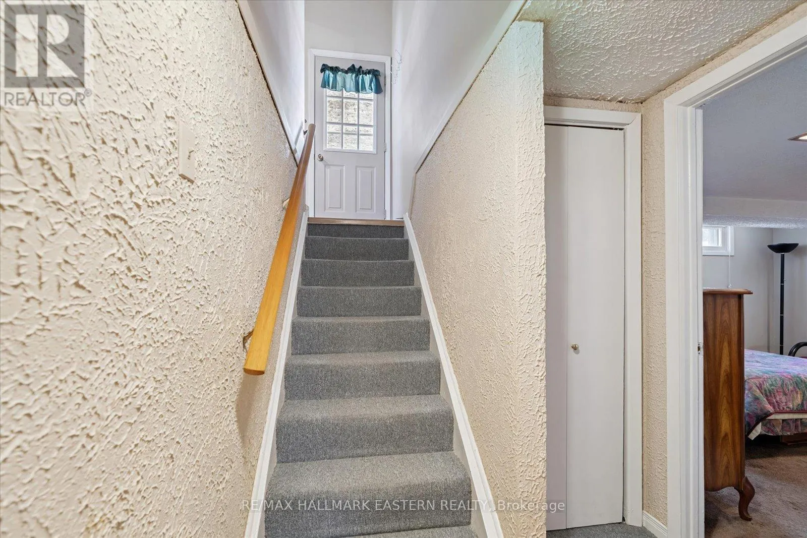 33 SPRINGBROOK DRIVE