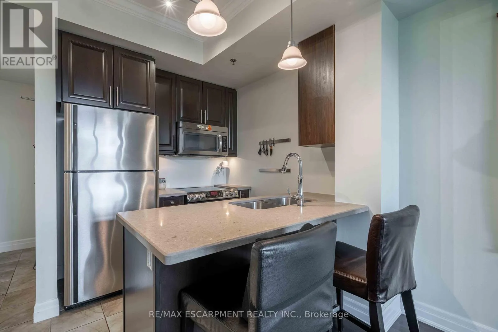 409 - 90 CHARLTON AVENUE W
