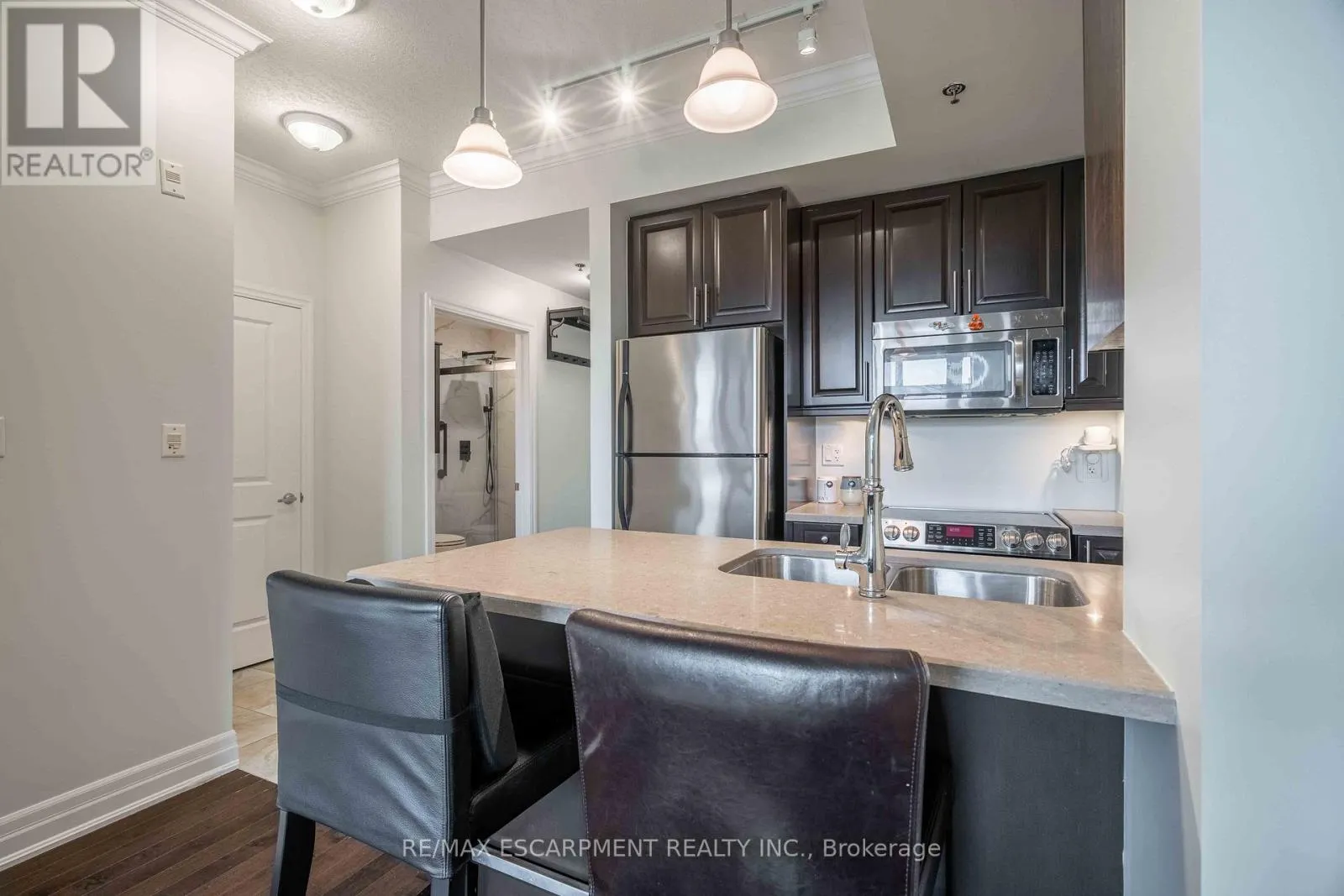 409 - 90 CHARLTON AVENUE W