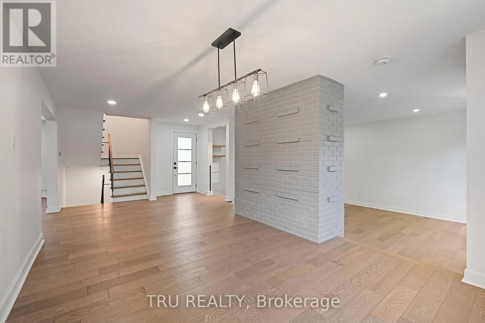 12 APACHE CRESCENT