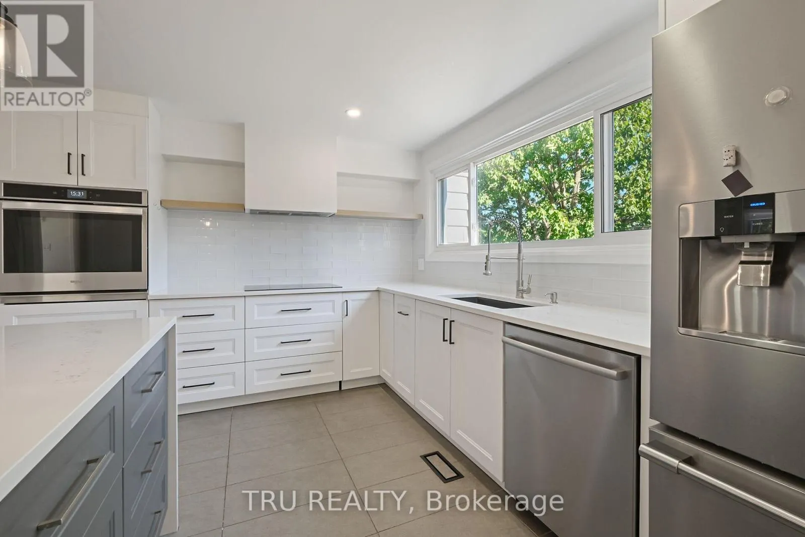 12 APACHE CRESCENT